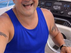 Am 49 de ani, inalt, atletic… si inca stiu sa fac o femeie curioasa